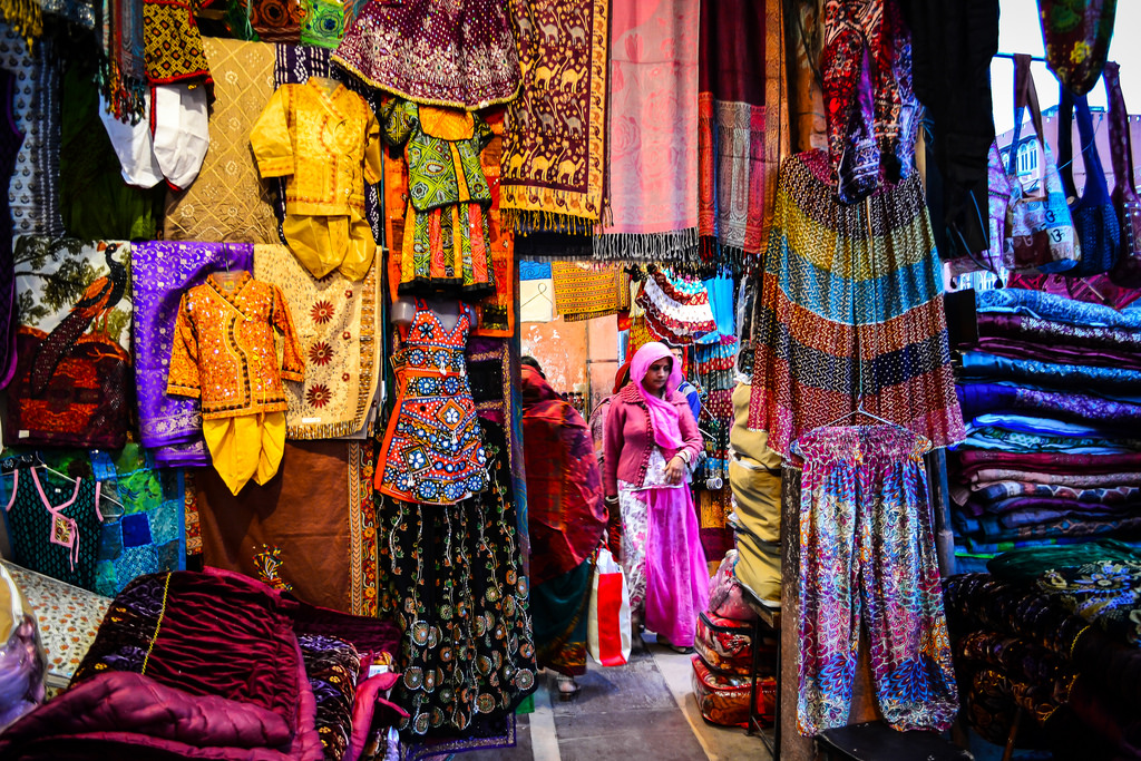 Sara Mazzanti / Flickr This is Coloratissimi Bazaar, one of Jaipur's many colourful bazaars.